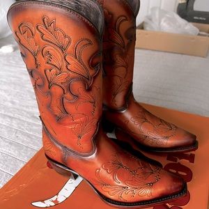 Soto Boots Womens Tan Zippered Cowgirl Boots